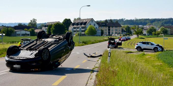 Beim Unfall wurden zwei Personen verletzt.