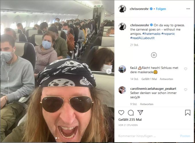 Im Flugzeug tragen fast alle anderen Passagiere eine Maske. chrisvonrohr corona