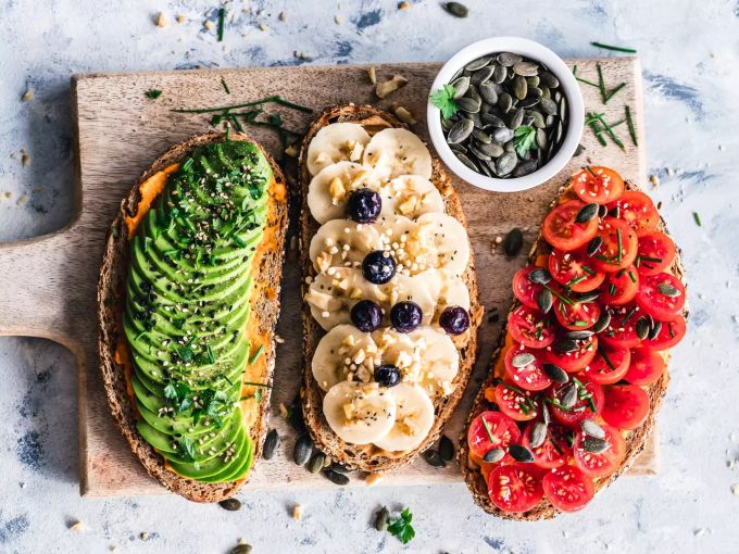 Drei Sandwiches: pflanzlich, vegan und frische Zutaten. Vegan Sandwiches