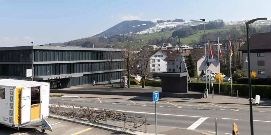 Blick auf Wollerau mit dem Gemeindehaus.