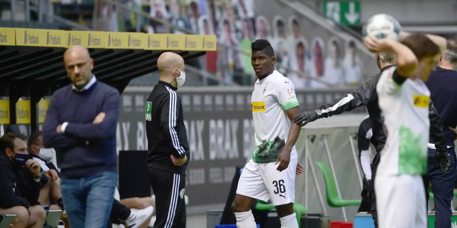 Breel Embolo muss gegen Leverkusen bereits in der 12. Minute ausgewechselt werden.