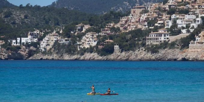Uralub auf Mallorca? Wohl ab Juli wieder möglich. Foto: Clara Margais/dpa Uralub auf Mallorca? Wohl ab Juli wieder möglich. Foto: Clara Margais/dpa