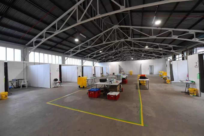 Blick in eine Einrichtungen des St. Johns Ambulance Victoria pop up Hospital auf dem Melbourne Showgrounds. Die St. Johns Ambulance Victoria hat auf dem Melbourner Messegelände eine Behandlungseinrichtung eingerichtet, um auf einen Anstieg der Corona-Fälle vorbereitet zu sein. Coronavirus - Australien