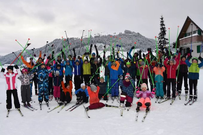 Im Winter organisiert der Dorfverein einen Langlaufplausch für Kinder. Langlauf SC Gross