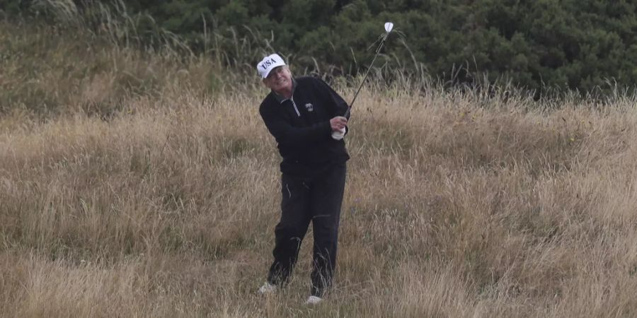 Golf Trump Firma Coronavirus