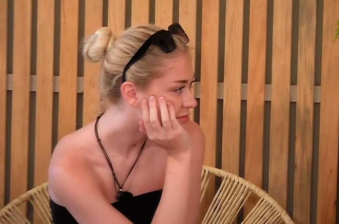 «Paradise Hotel»: Luisa ist nicht überzeugt von Andreas seine Ausreden. «Paradise Hotel»