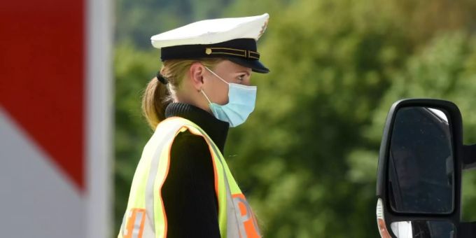 Kontrolle an Grenze zu Österreich. grenzkontrolle