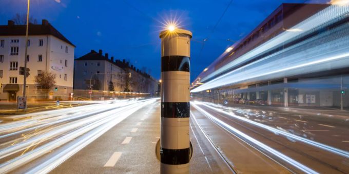 Die Zürcher Kantonspolizei schnappte in Regensdorf neun Schnellfahrer. zürich