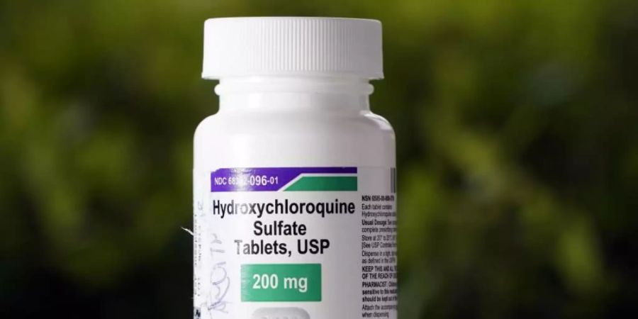 Die US-Lebensmittel- und Arzneimittelbehörde hat die Ausnahmegenehmigung für Hydroxychloroquin zur Covid-19-Behandlung widerrufen. Foto: David J. Phillip/AP/dpa