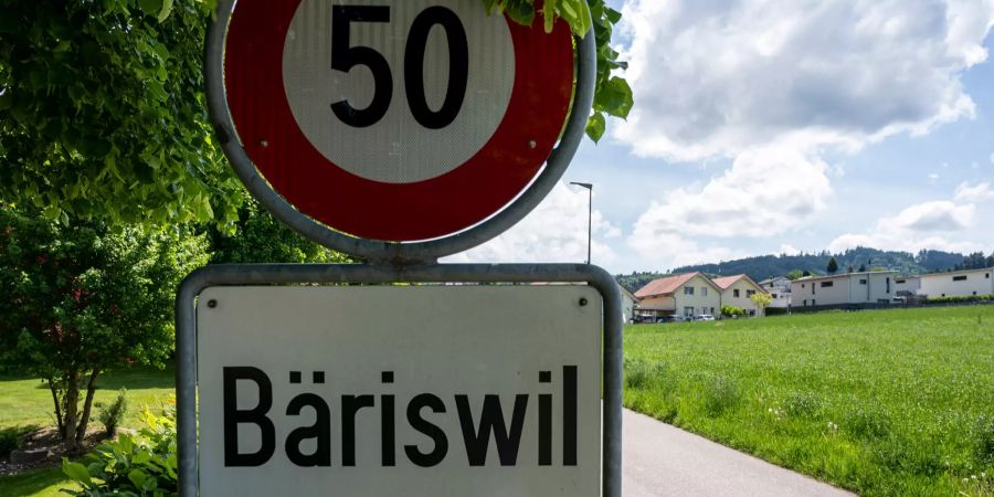 Ortstafel von Bäriswil.