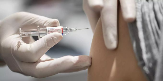 In den USA dürfen nun 12- bis 15-Jährige mit dem Corona-Impfstoff von Biontech/Pfizer gepikst werden. Coronavirus Impfung