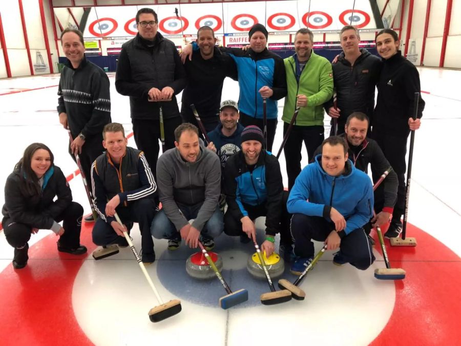 Die Aktivriege des TV Fraubrunnen – hier beim Curling.