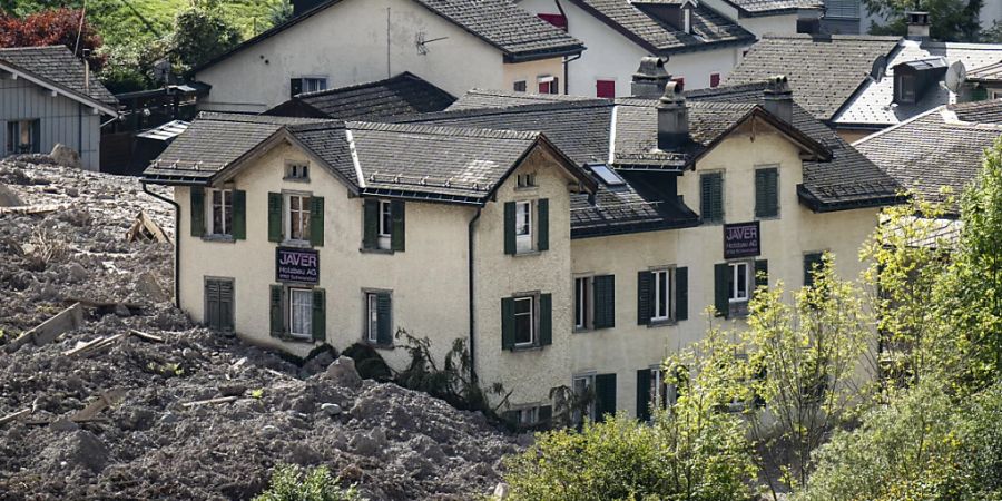 30 Personen sind nach den verheerenden Erdrutschen Ende August in Schwanden GL immer noch evakuiert. Weiteres Material droht abzurutschen. (Archivbild)