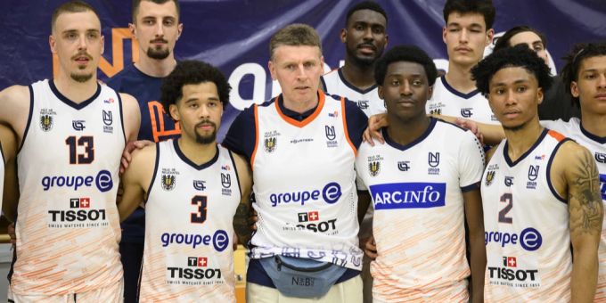 Andrea Siviero (M.) ist neuer Präsident des Schweizerischen Basketballverbands. Andrea Siviero