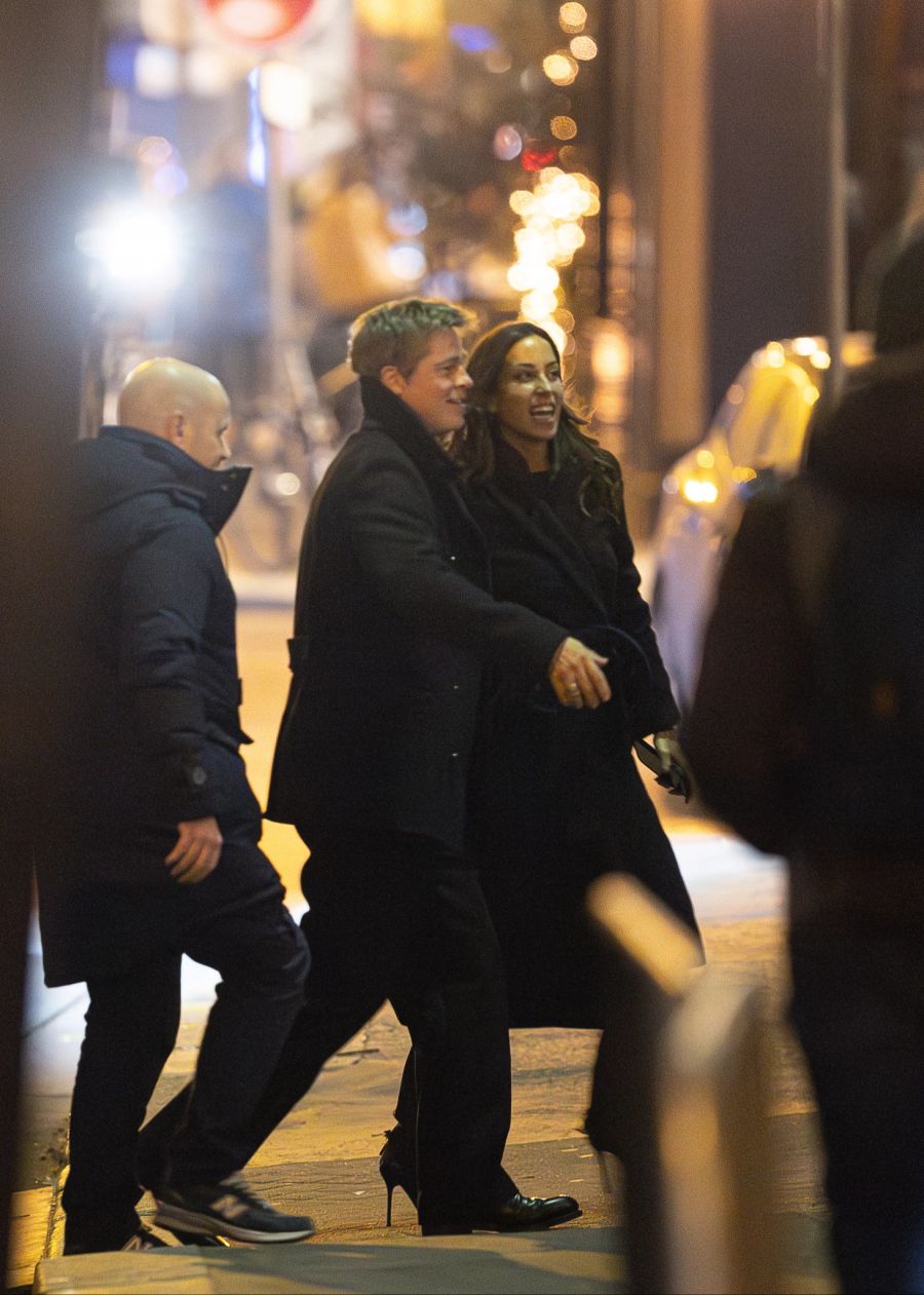 Brad Pitt und seine Freundin Ines de Ramon in Paris.