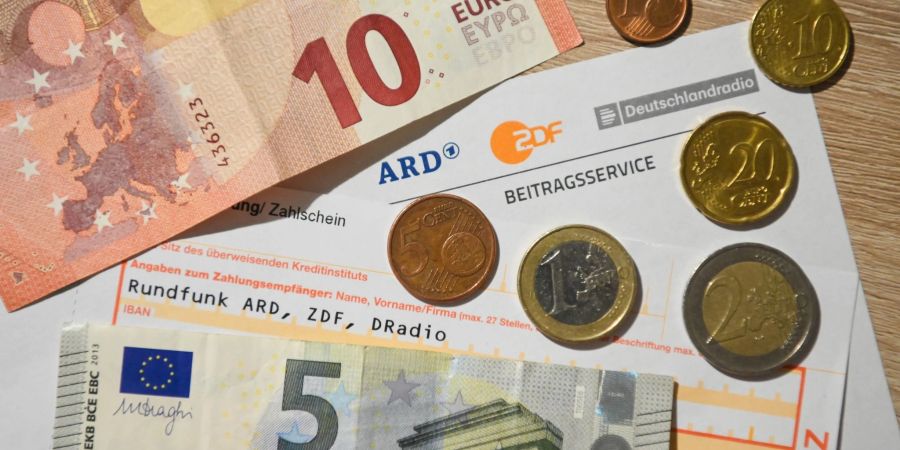 Der Rundfunkbeitrag soll auf 18,94 Euro steigen.