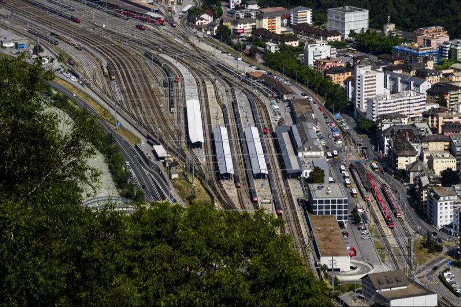 Die Region Brig-Glis verzeichnete im Oktober 2023 im Vergleich zum Oktober 2022 einen Anstieg von 350 Prozent bei Übernachtungen von illegalen Migranten. (Symbobild)