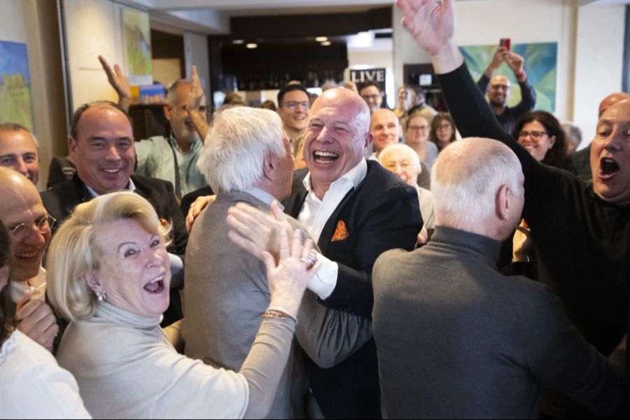 Fabio Regazzi (Mitte/TI) freut sich über die Wahl in den Ständerat. Aufgenommen am 19. November 2023.