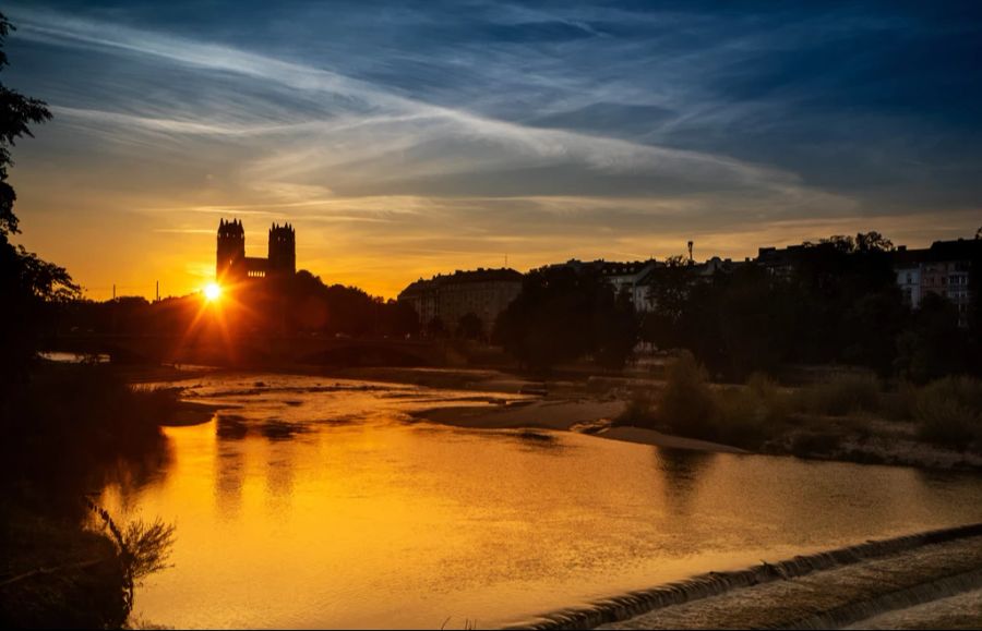 Am Abend geht die Sonne mittlerweile auch vor 19 Uhr unter.