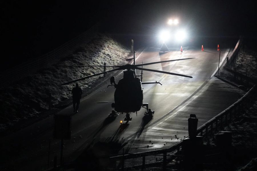 Aufgrund der Witterung konnte er aber am Samstagabend nicht mehr zurück auf die Basis fliegen.