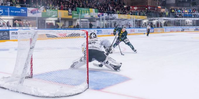 Ein hart erkämpfter Punkt im Spiel gegen EHC Basel. HC Thurgau vs EHC Basel