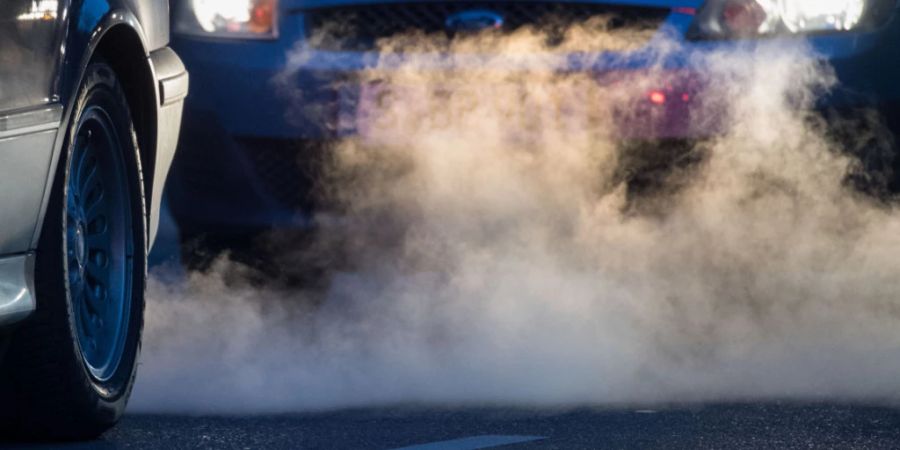 Der Unterschied zwischen Herstellerangaben und tatsächlichen CO2-Emissionen bei Neuwagen hat sich einer Studie des Umweltforschungsverbund ICCT zufolge vergrössert. (Archivbild)