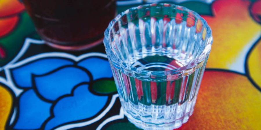 Ein Mezcal-Glas eignet sich auch für Mini-Cocktails.