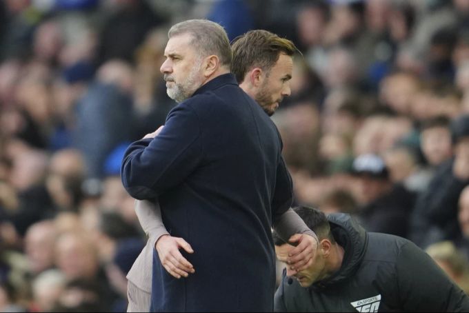 Angelos Postecoglou befürchtet, dass die Blaue Karte das Spiel zerstören wird. Blaue Karte