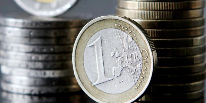 Der Euro ist gegenüber dem Dollar auf den tiefsten Stand seit 20 Jahren gesunken. (Archivbild) euro