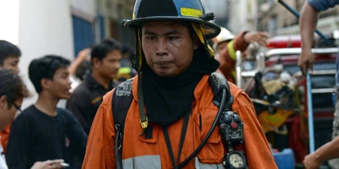 Symbolfoto: Feuerwehrmann in Thailand Symbolfoto: Feuerwehrmann in Thailand