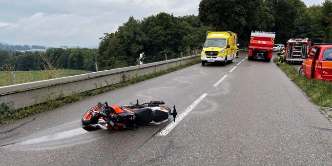 Züberwangen: Selbstunfall mit Motorrad Züberwangen: Selbstunfall mit Motorrad