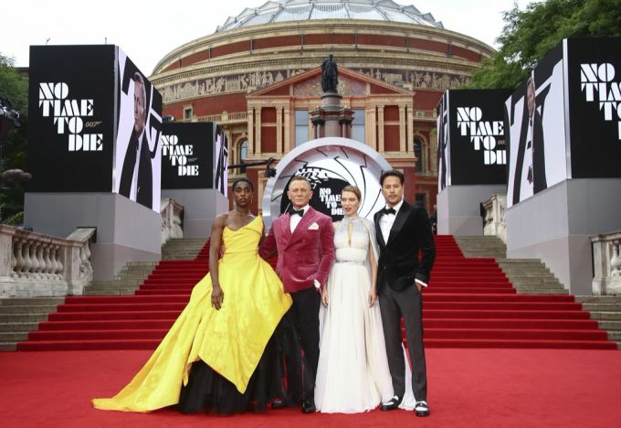 Lashana Lynch und ihre Schauspielkollegen an der Premiere von «No Time To Die». Lashana Lynch