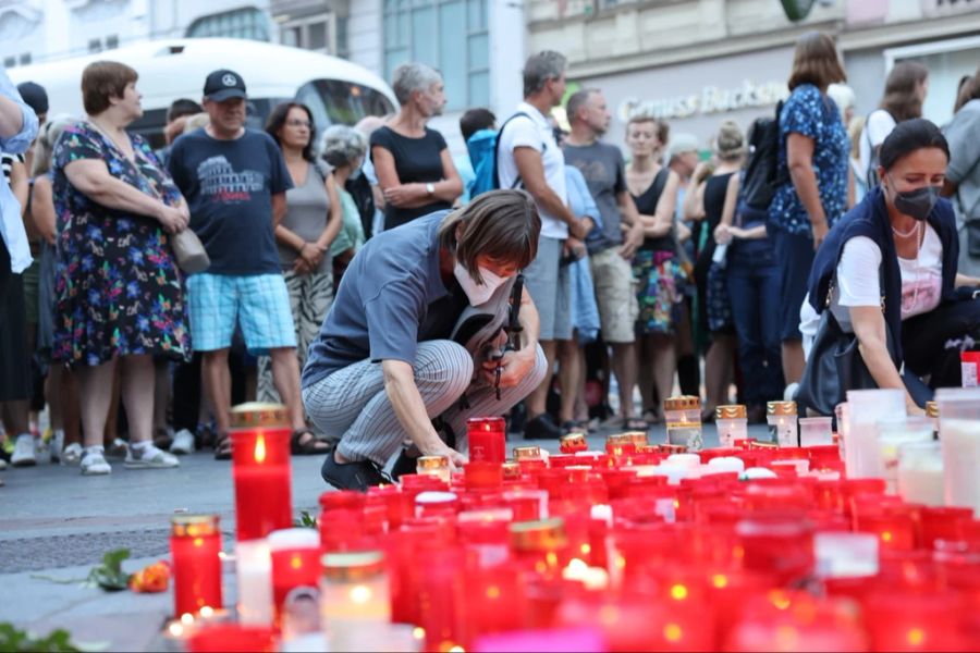 Auch in Wels fanden sich zahlreiche Personen zu einer Gedenkveranstaltung ein.