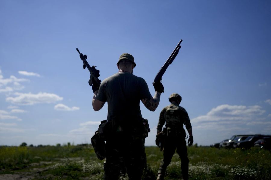 Russische Soldaten hielten den Mann aber für einen Söldner und nahmen ihn in Gefangenschaft.