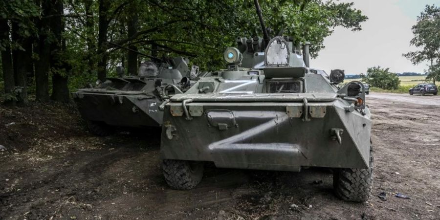 Verlassene russische Militärfahrzeuge in Region Charkiw