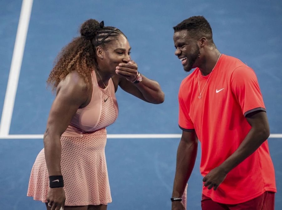 Mit Serena Williams versteht er sich blendend. Beim Nadal-Spiel lief er mit einem Pullover ihr zu Ehren ein. (Archivbild)