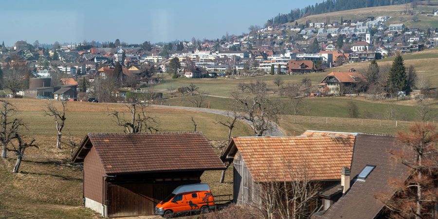 Blick auf Grosshöchstetten aus dem Zug von Konolfingen herkommend.