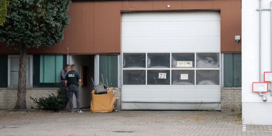 Zollfahnder im Einsatz.