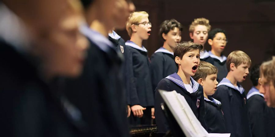 HANDOUT - Die Wiener Sängerknaben. Der ein halbes Jahrtausend alte Kinderchor aus Habsburger Zeiten, der auf Konzerten weltweit die «Kulturnation Österreich» verkörpert, steht vor der Pleite. Foto: Lukas Beck/Wiener Sängerknaben/dpa - ACHTUNG: Nur zur redaktionellen Verwendung im Zusammenhang mit der aktuellen Berichterstattung und nur mit vollständiger Nennung des vorstehenden Credits