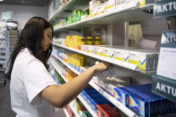 Viele Schweizer Apotheken sind in ihrer Existenz betroht. Apothek