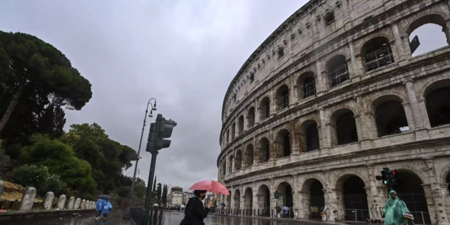 Die amerikanische Ratingagentur Standard and Poor's (S&P) sieht für die italienische Wirtschaft einen Lichtblick am Ende des Tunnels. (Symbolbild Rom)