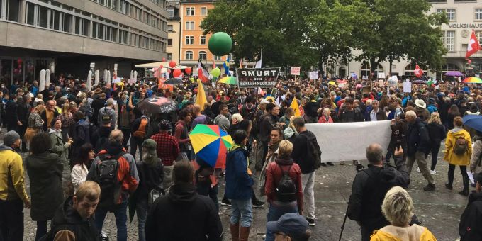 Schweizer wünschen sich seit Beginn der Pandemie mehr Freiheit. Wunsch nach Freiheit