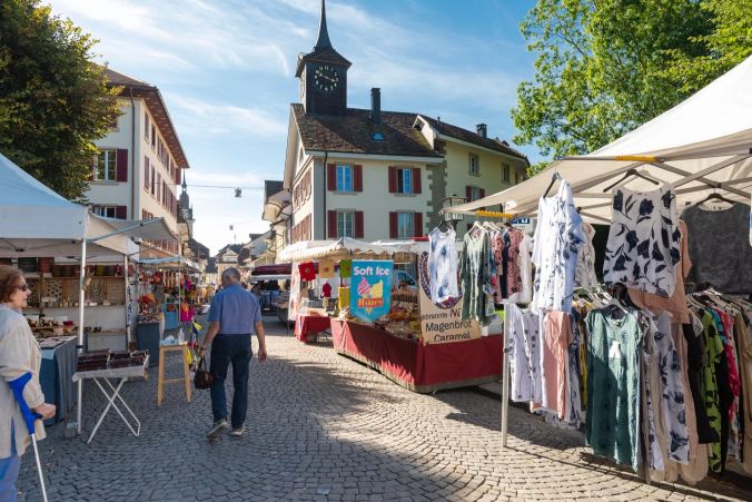 Die Abstände zwischen den Marktständen waren gemäss BAG-Richtlinien grösser als gewohnt.