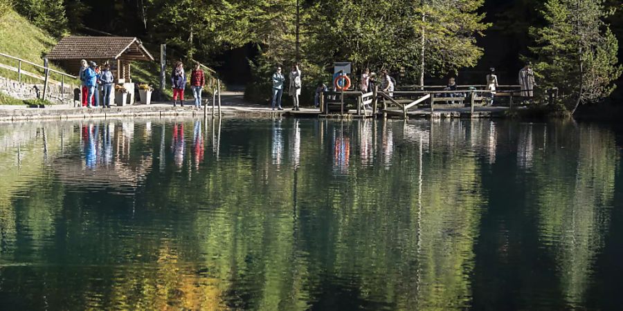 Der Blausee ist schön, doch in den Fischzuchtanlagen neben dem See sterben die Tiere.