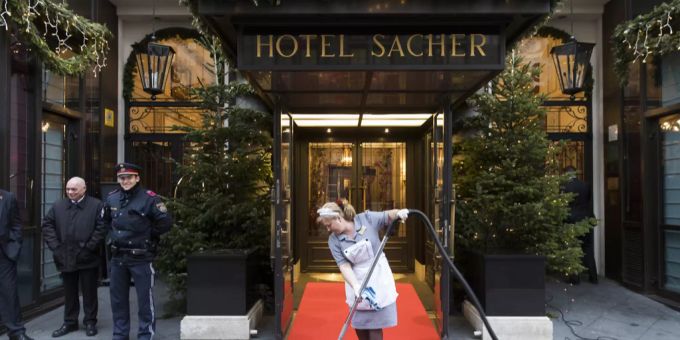 Die Sacher-Hotels kündigen per heute Dienstag 140 Mitarbeiter. Sacher-Hotel