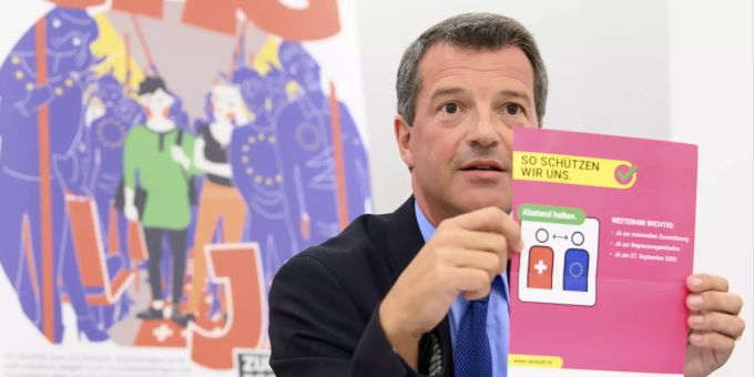 Werner Gartenmann, Geschäftsführer AUNS, spricht während einer AUNS Medienkonferenz zur Begrenzungsinitiative, am Donnerstag, 30. Juli 2020, im Hotel Kreuz, in Bern. BEGRENZUNGSINITIATIVE