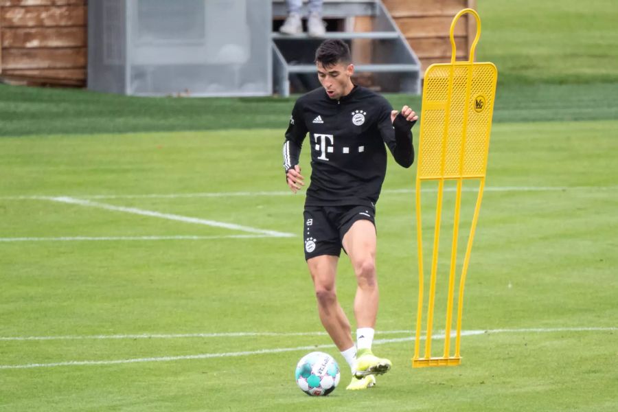 Marc Roca im Bayern-Training.