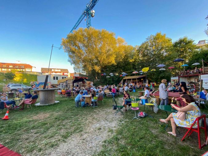 Die Sommerbar befindet sich im Sommer in der Mitte von Wohlen AG.