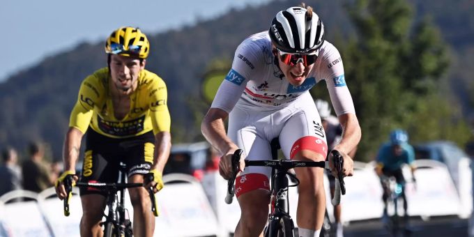 Tadej Pogacar (re.) vor Primoz Roglic bei der Tour de France. Tour de France Pogacar