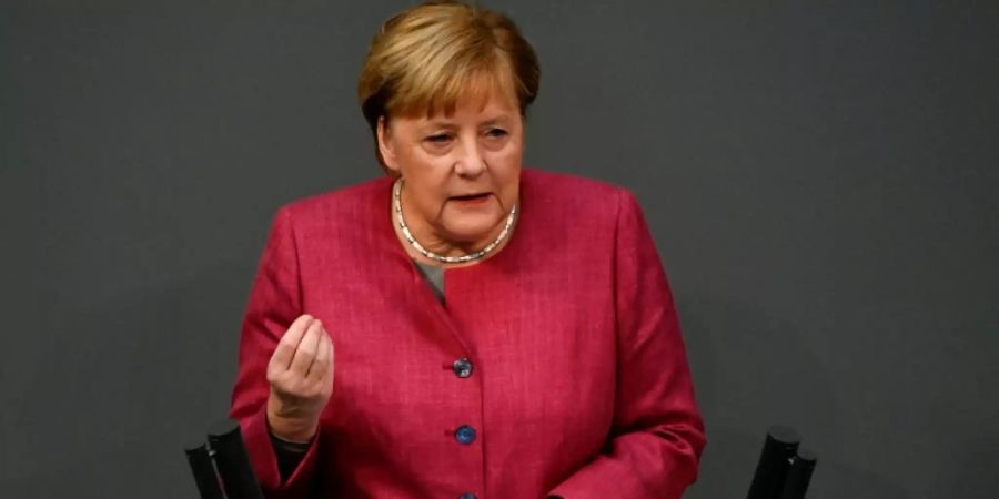 Merkel bei ihrer Rede im Bundestag